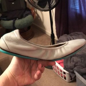 Cool grey tieks size 8 LEFT SHOE ONLY